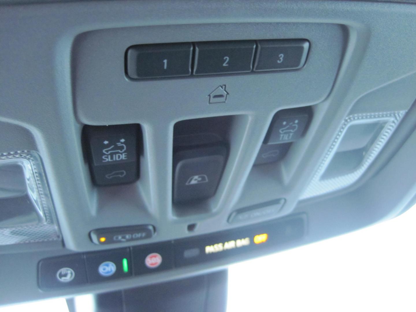 2021 silver /black GMC Sierra 2500HD Denali (1GT49REY0MF) , located at 9530 Old Seward Highway, Anchorage, AK, 99515, (907) 349-3343, 61.134140, -149.865570 - Low Miles on the GMC Sierra 2500 Denali Diesel. Come take a test drive. - Photo#18